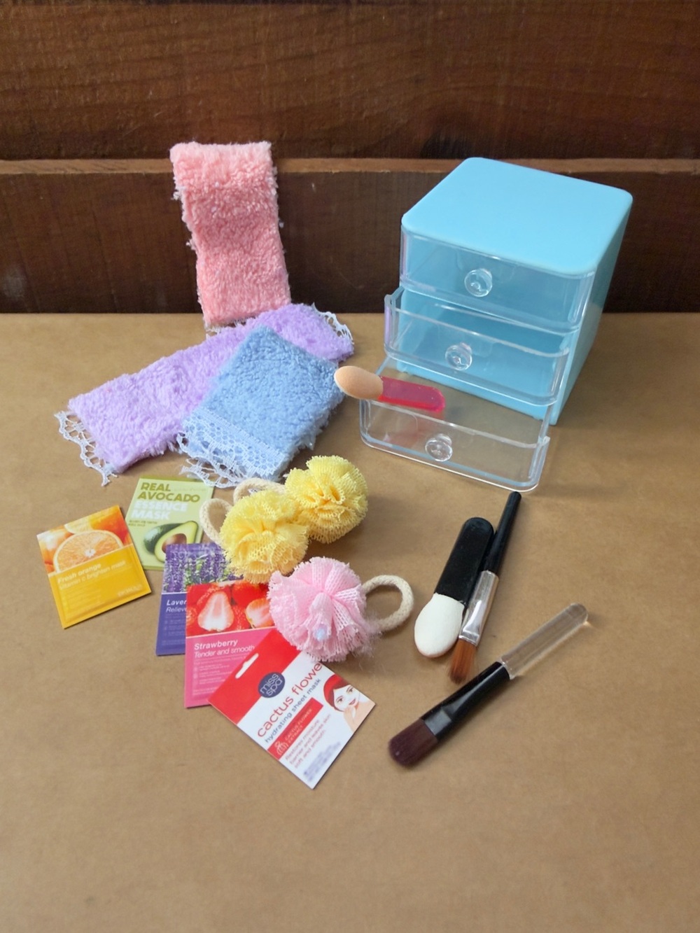 U-Zimikee Dollhouse Mini Bathroom Beauty Accessories 16-pc miniatures